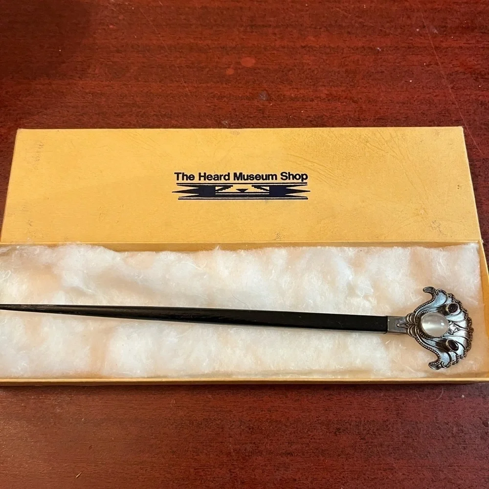 The Heard Museum shop mousquetaire Sword